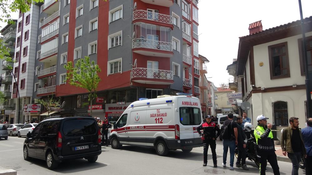 2 AYLIK BEBEĞİNİ 6. KATTAN AŞAĞI ATTI