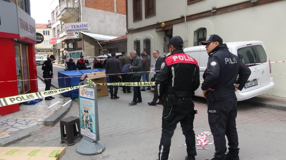 2 AYLIK BEBEĞİNİ 6. KATTAN AŞAĞI ATTI