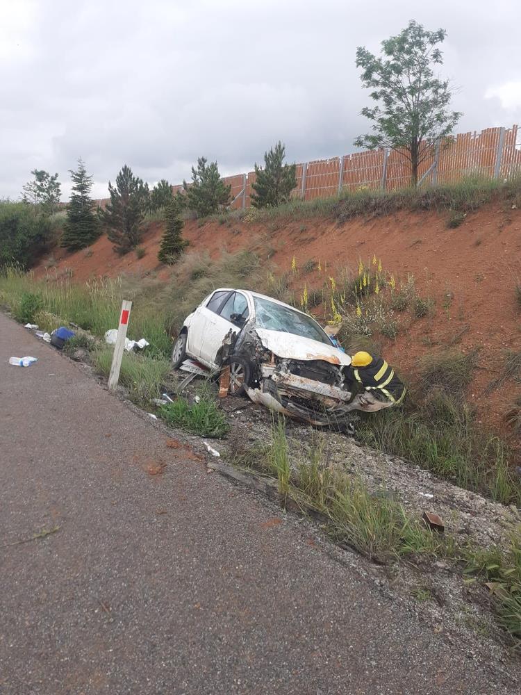 OTOMOBİL ŞARAMPOLE DEVRİLDİ: 1 YARALI