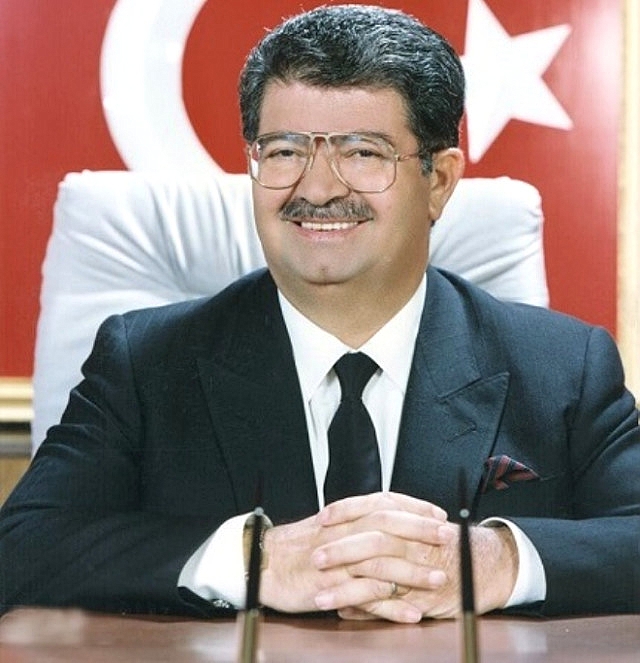 TURGUT ÖZAL