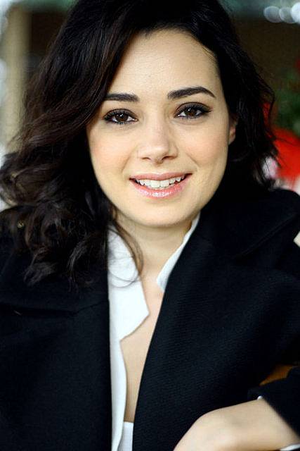 ÖZGÜ NAMAL