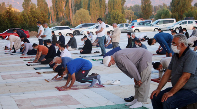 AYASOFYA KARARI SONRASI ŞÜKÜR NAMAZI KILINDI