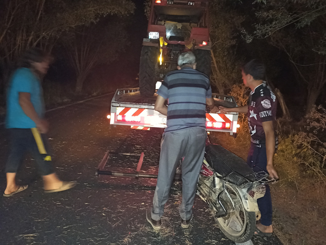 TRAKTÖR RÖMORKUNA ARKADAN ÇARPTI: 2 YARALI