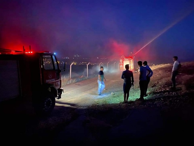 EĞLENCEDE ATILAN HAVAİ FİŞEK YANGINA SEBEP OLDU