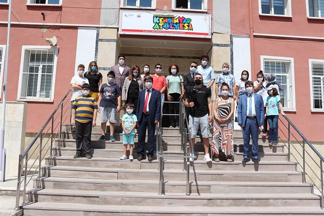 TRT KENDİN YAP ATÖLYELERİNİN BELGESELİNİ ÇEKTİ