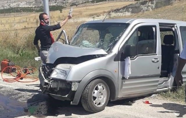 HATALI SOLLAMA: 2 ÖLÜ, 2 YARALI