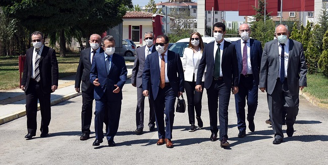 AKÜ'DEN REKTÖR YİĞİTBAŞI'NA VEFA