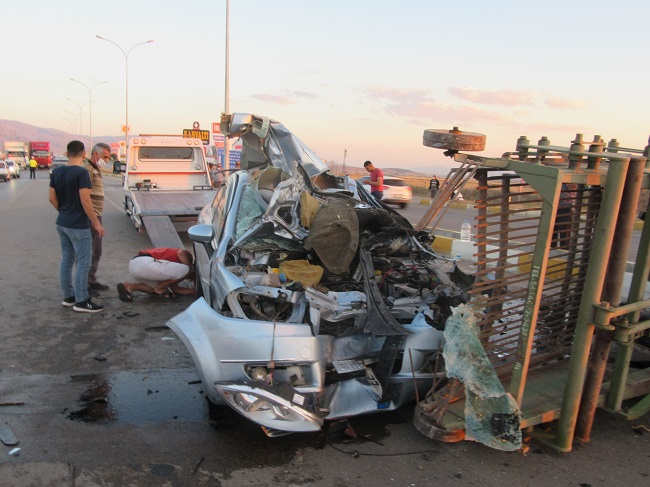 ZİNCİRLEME TRAFİK KAZASI: 4 YARALI