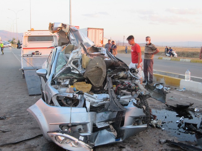 ZİNCİRLEME TRAFİK KAZASI: 4 YARALI