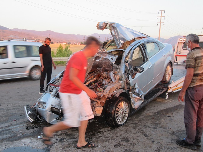 ZİNCİRLEME TRAFİK KAZASI: 4 YARALI