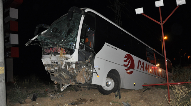 OTOBÜS YOLDAN ÇIKARAK TARLAYA GİRDİ: 31 YARALI