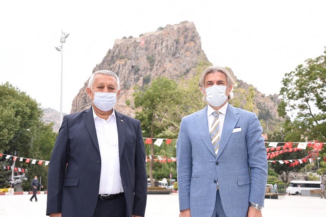 Demircan ‘millet kıraathanesi'nin yapılacağı bölgede incelemelerde bulundu