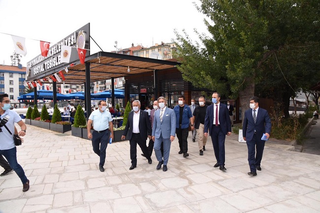 Demircan ‘millet kıraathanesi'nin yapılacağı bölgede incelemelerde bulundu
