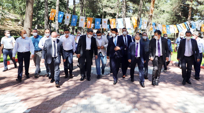 “AK PARTİ LAF DEĞİL, İŞ ÜRETİYOR”