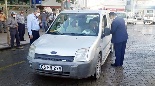 ÖNCE UYARDI, SONRA MASKE DAĞITTI