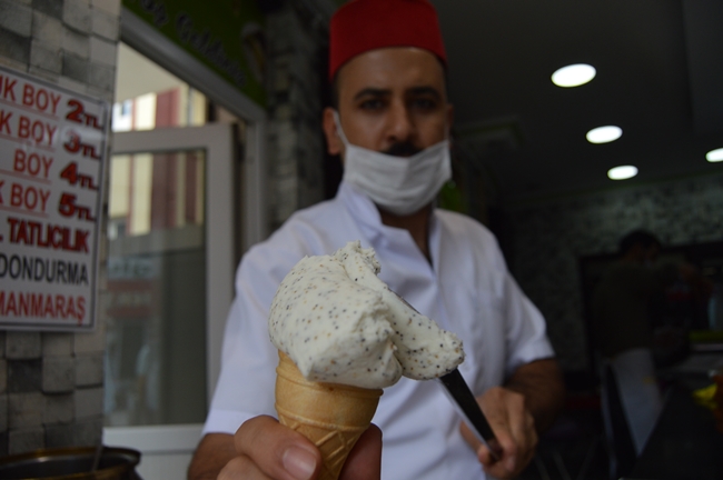 HAŞHAŞLI DONDURMA BÜYÜK İLGİ GÖRÜYOR