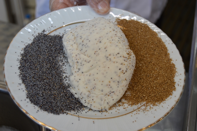 HAŞHAŞLI DONDURMA BÜYÜK İLGİ GÖRÜYOR