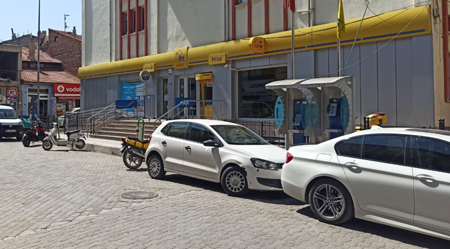 PTT MEMURU ZİMMETİNE PARA GEÇİRDİ