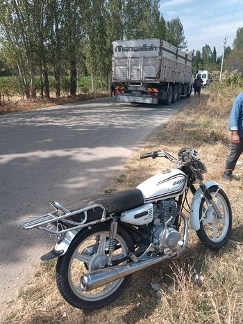 KAMYONETE ARKADAN ÇARPTI: 1 ÖLÜ, 1 YARALI