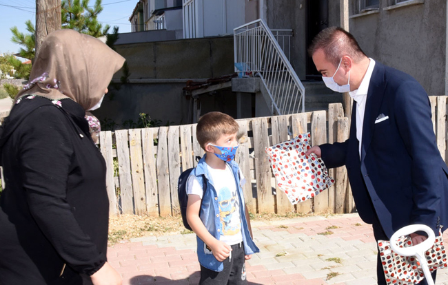 BAŞKAN ZEYBEK YEŞİLYURT MAHALLESİ'Nİ ZİYARET ETTİ