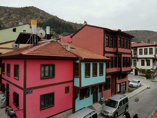 ARTIK HASTANELERDE ÖLÜLER KARIŞIYOR