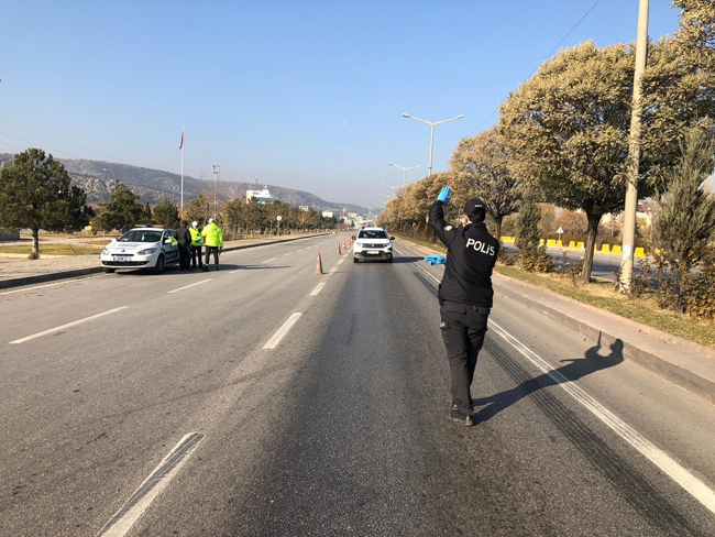 Kısıtlama sonrası Afyonkarahisar terk edilmiş şehir görünümüne büründü