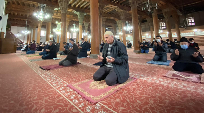 Afyonkarahisar’da da eller ‘yağmur’ için duaya kalktı