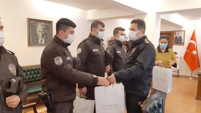 AFYON'DA 18 KİŞİNİN HAYATINI KURTARAN BEKÇİLER ÖDÜLLENDİRİLDİ