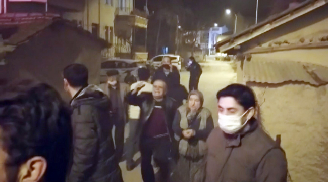 Kanser hastası adam ve eşi evlerinin yanmasını feryat ederek izledi