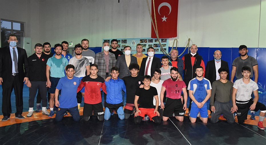 Güreşçiler harıl harıl çalışıyor