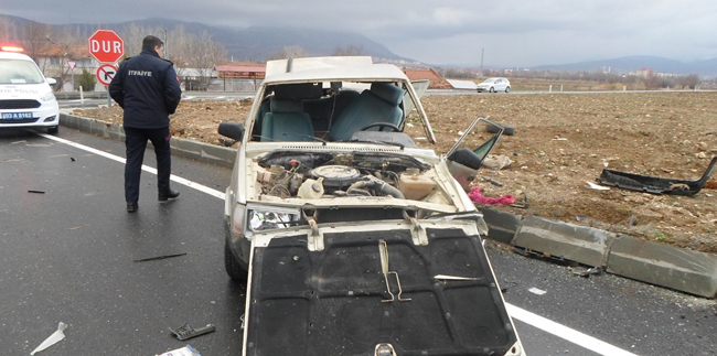 İki otomobilin çarpıştığı kazada 6 kişi yaralandı
