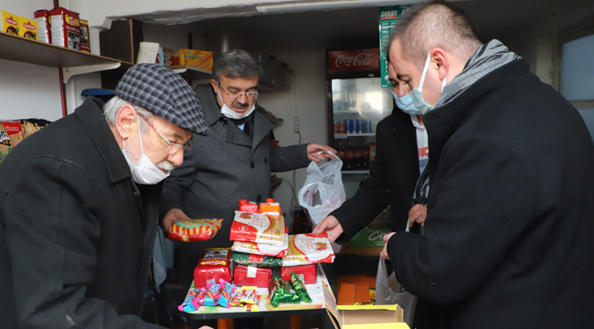 BAKKALDAN ALDILAR, İHTİYAÇ SAHİPLERİNE DAĞITTILAR
