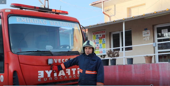 KAPUTA VUR KEDİLERİ KURTAR