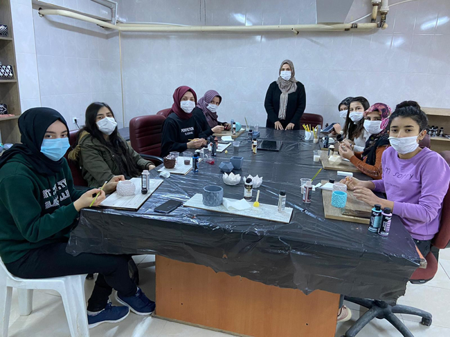 Aldıkları eğitimle ürettiklerini kooperatifleri sayesinde satışa sunuyorlar