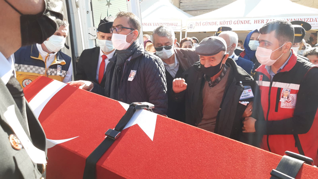 ŞEHİDİN NAAŞI BABA EVİNDE