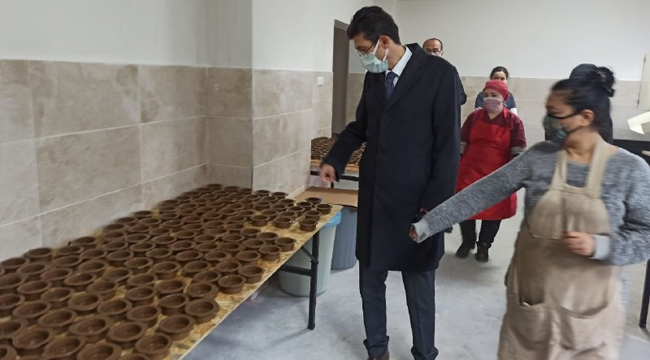 Kadınlar önce çömlek yapımını öğrendi sonra üretime başladı