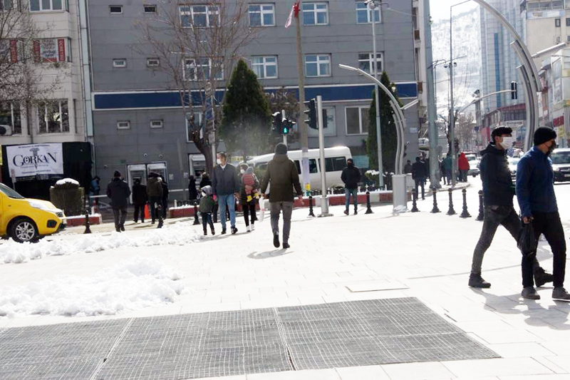 Afyonkarahisar’da dondurucu soğuklar hayatı olumsuz etkiliyor