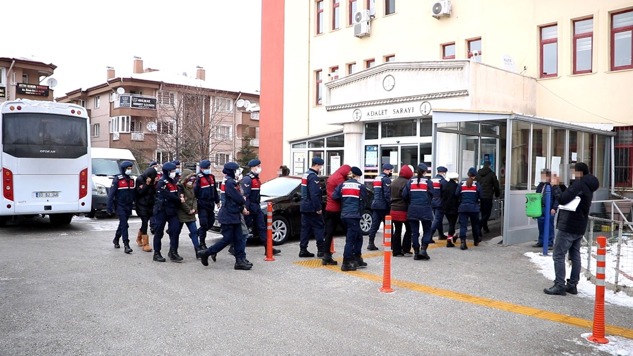 ÇAĞRI MERKEZİ ÜZERİNDEN 4 MİLYON LİRALIK VURGUN