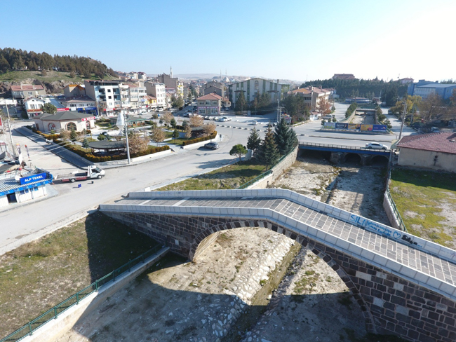 'Koca köprü' 2 bin yıllık geçmişiyle tarihe ışık tutuyor