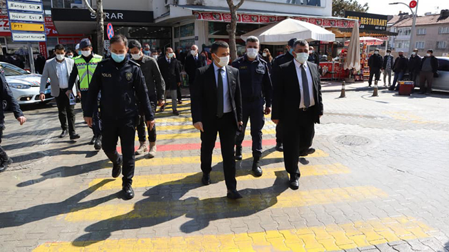 Emirdağ'da yaya geçitlerine 'kırmızı çizgi' uygulaması