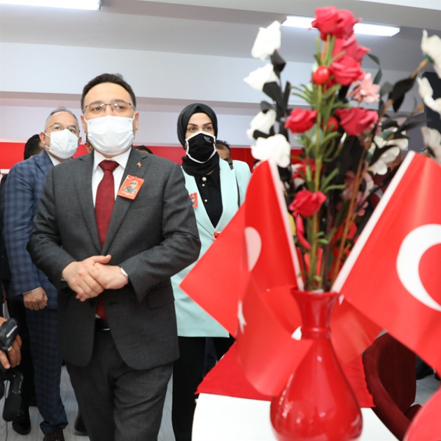 BU KAHRAMANLIK DERS OLUP OKUTULMALI