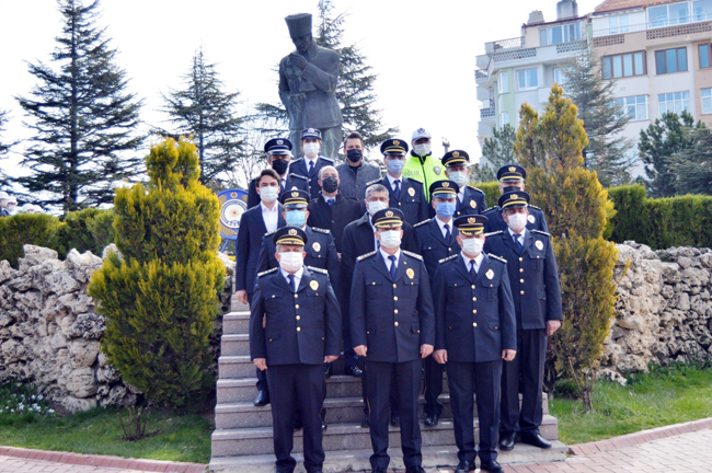 Polis de sağlıkçılar gibi koronavirüsle mücadelede etkin görev yapıyor