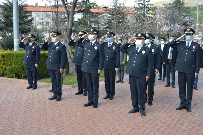 Polis de sağlıkçılar gibi koronavirüsle mücadelede etkin görev yapıyor
