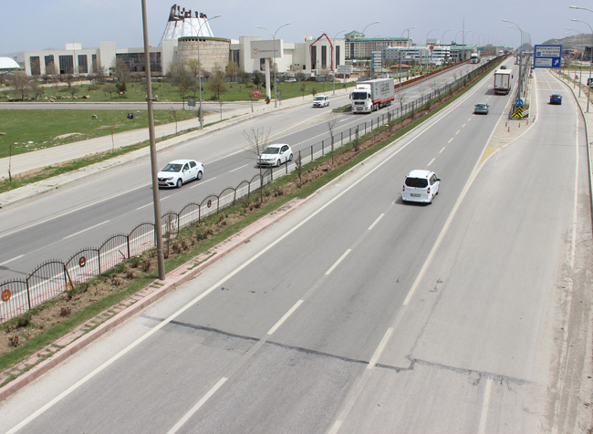 Afyonkarahisar’da beklenen araç ve yolcu yoğunluğu yaşanmadı