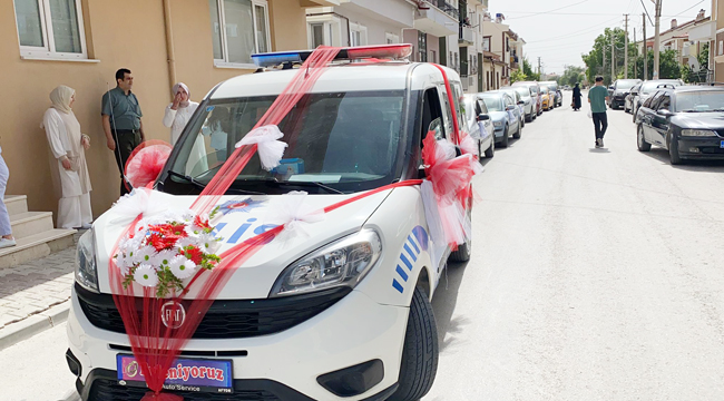 Bekçi, gelin almaya süslenen devriye aracı ile gitti
