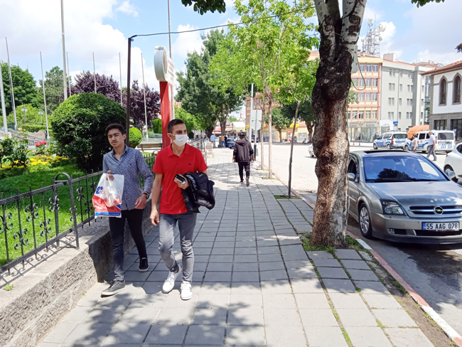 Afyonkarahisar’da aylar sonra gelen kısıtlamasız pazar günü