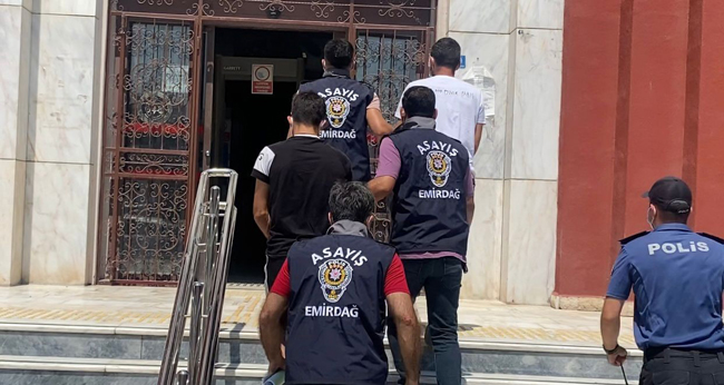 Fransa’dan Emirdağ’a uyuşturucu getiren gurbetçiler polis tarafından yakalandı