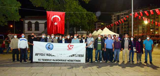 AKÜ DEMOKRASİ NÖBETİ İÇİN MEYDANDAYDI