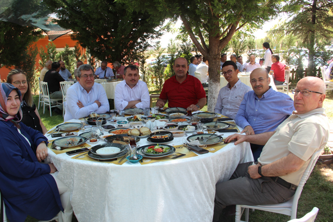 MALi MÜŞAViRLER PANDEMiNiN YORGUNLUĞUNU BiR ARAYA GELEREK ATTI