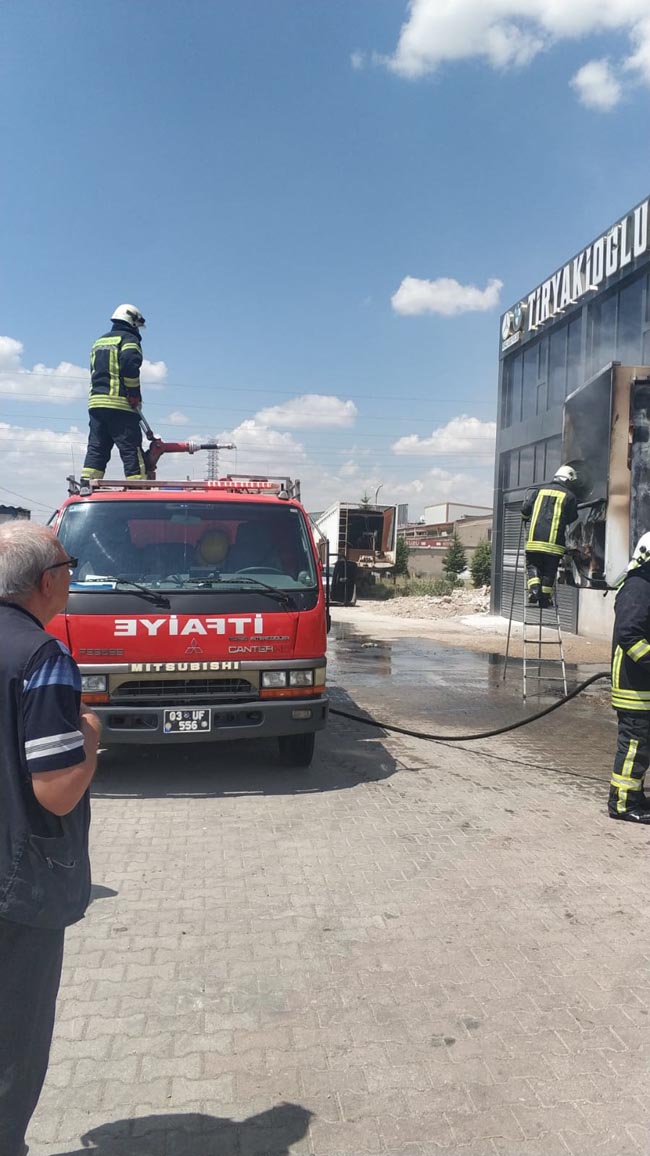 TIR DORSESİNDE ÇIKAN YANGIN KORKUTTU